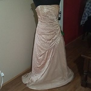 Gold and shimmering Prom Dress